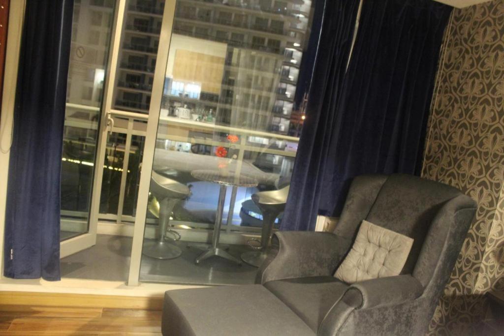 Azure C6 Balcony Wifi Near Mall Airport Multipl Units Manila Exterior photo